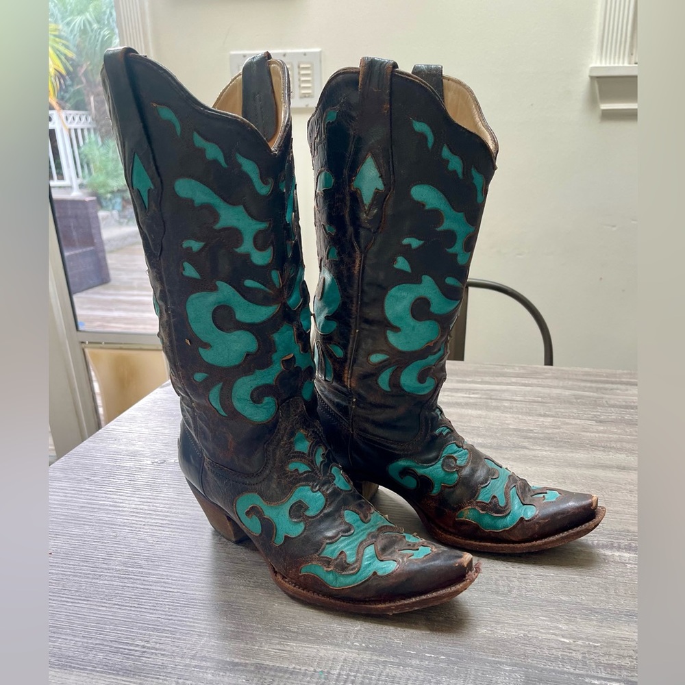 A RARE VINTAGE stunner! Cowboy Boots!